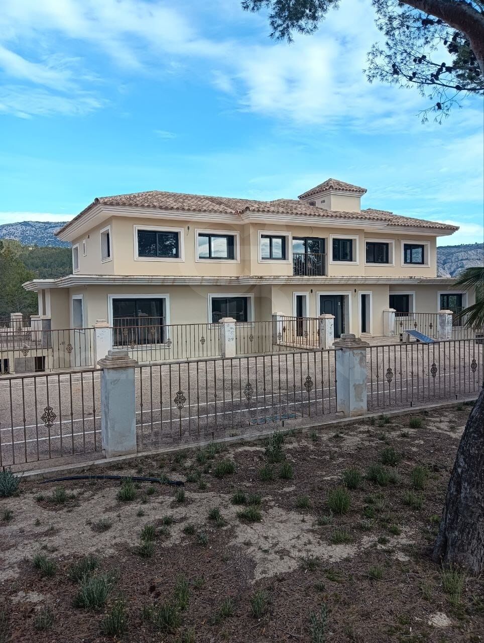Villa a Polop, Alicante, Spagna 6 camere da letto, 1000 mq. N° 179160