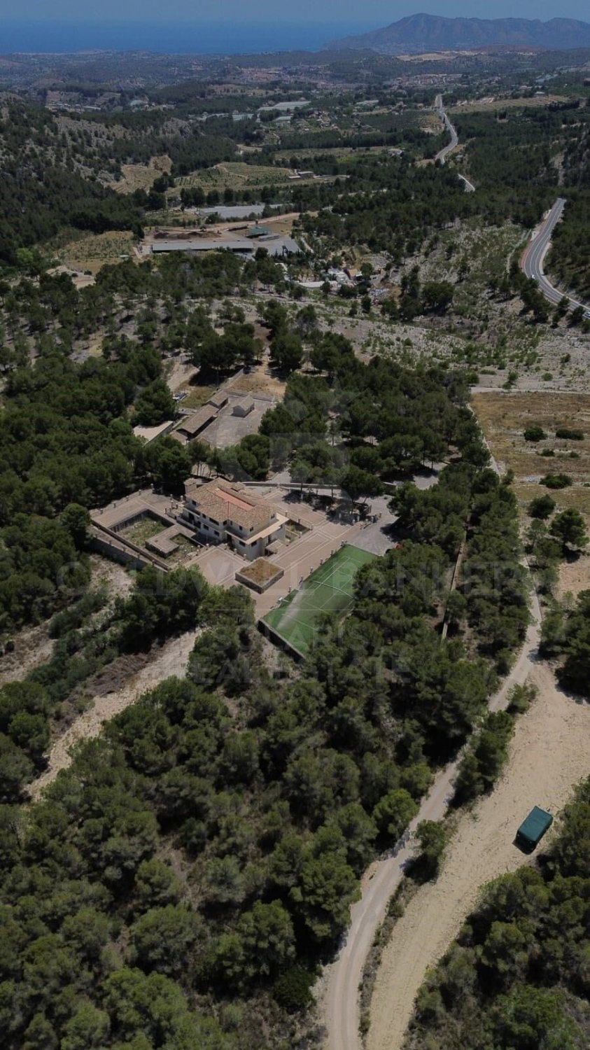 Villa a Polop, Alicante, Spagna 6 camere da letto, 1000 mq. N° 179160