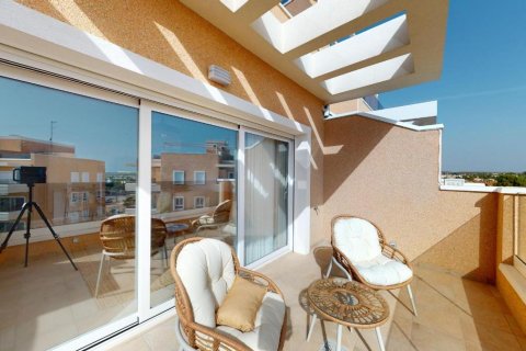 Appartamento a Pilar de la Horadada, Alicante, Spagna 3 camere da letto, 100 mq. N° 148904