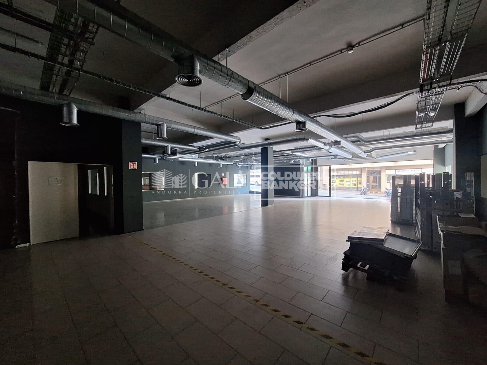Commercial property in Principado De Andorra (Ninguna Poblacion Tiene C.P.), Lleida, Spain 7623 sq.m. No. 160510