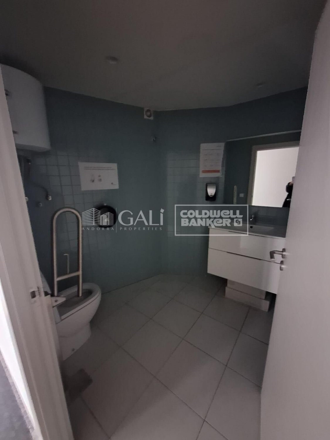 Commercial property in Principado De Andorra (Ninguna Poblacion Tiene C.P.), Lleida, Spain 7623 sq.m. No. 160510