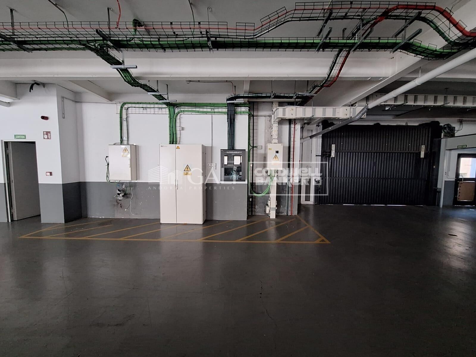 Commercial property in Principado De Andorra (Ninguna Poblacion Tiene C.P.), Lleida, Spain 7623 sq.m. No. 160510