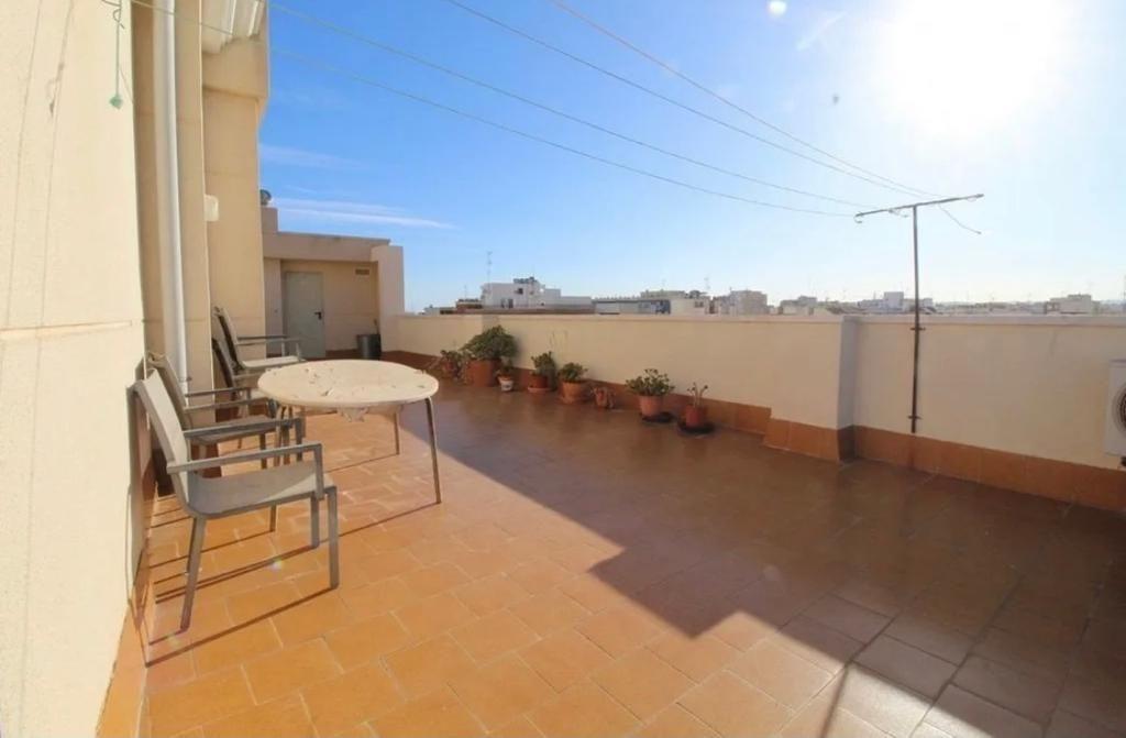 Apartamento en Torrevieja, Alicante, España 2 dormitorios, 90 m2 No. 195965