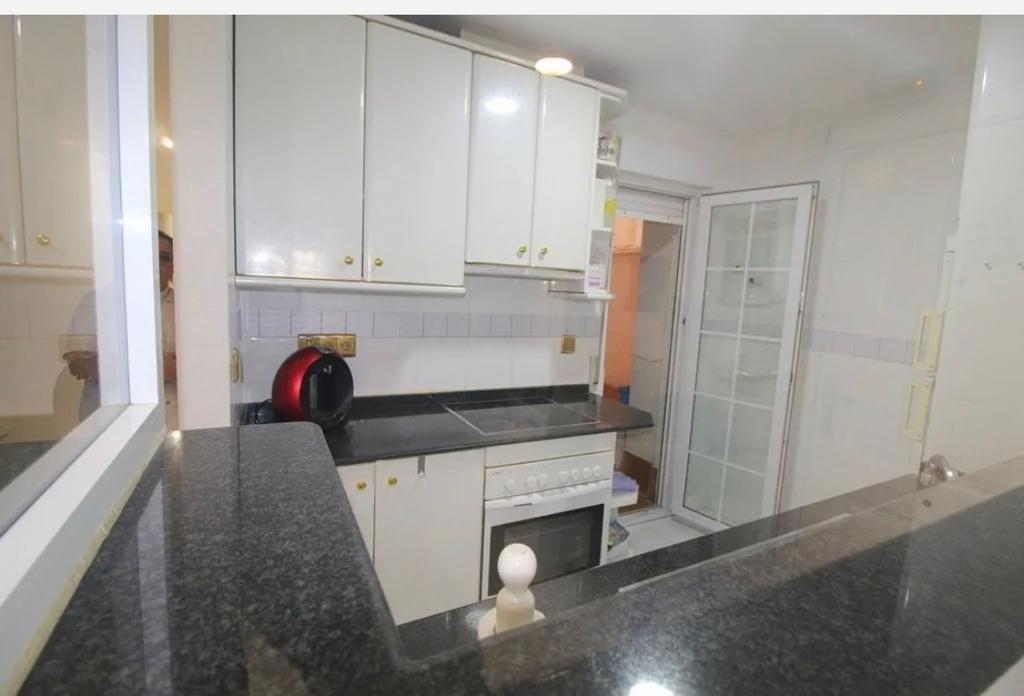 Apartamento en Torrevieja, Alicante, España 2 dormitorios, 90 m2 No. 195965