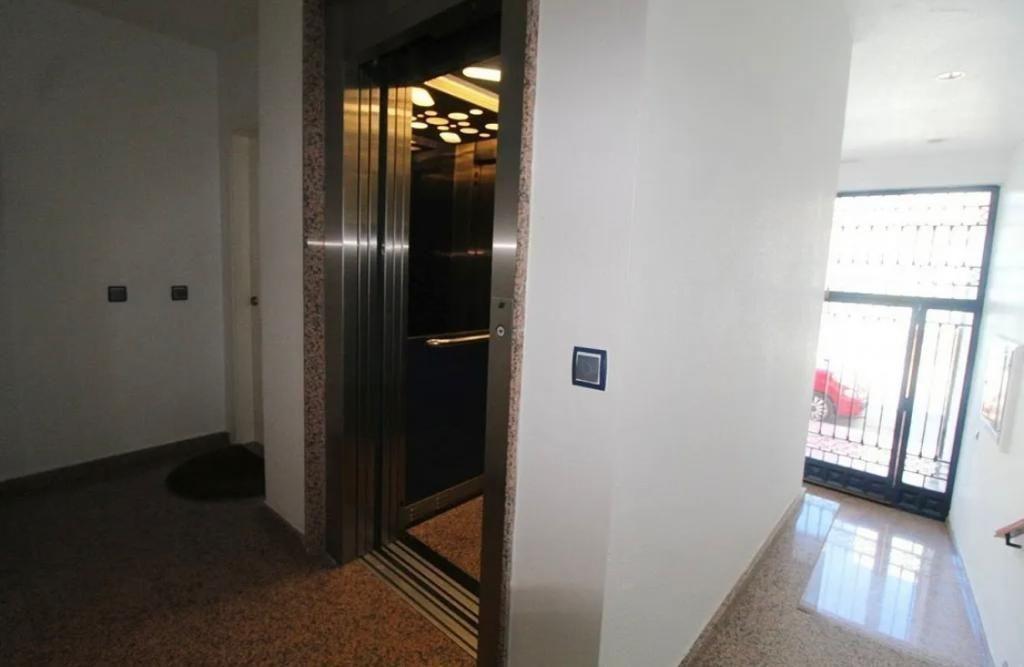 Apartamento en Torrevieja, Alicante, España 2 dormitorios, 90 m2 No. 195965