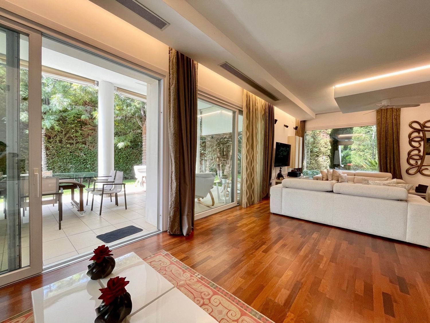 Villa in Alicante, Spain 5 bedrooms, 700 sq.m. No. 181184