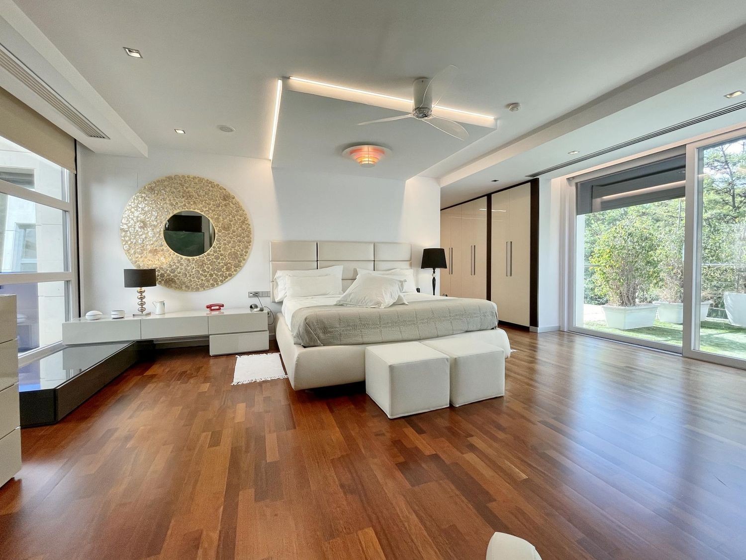 Villa in Alicante, Spain 5 bedrooms, 700 sq.m. No. 181184