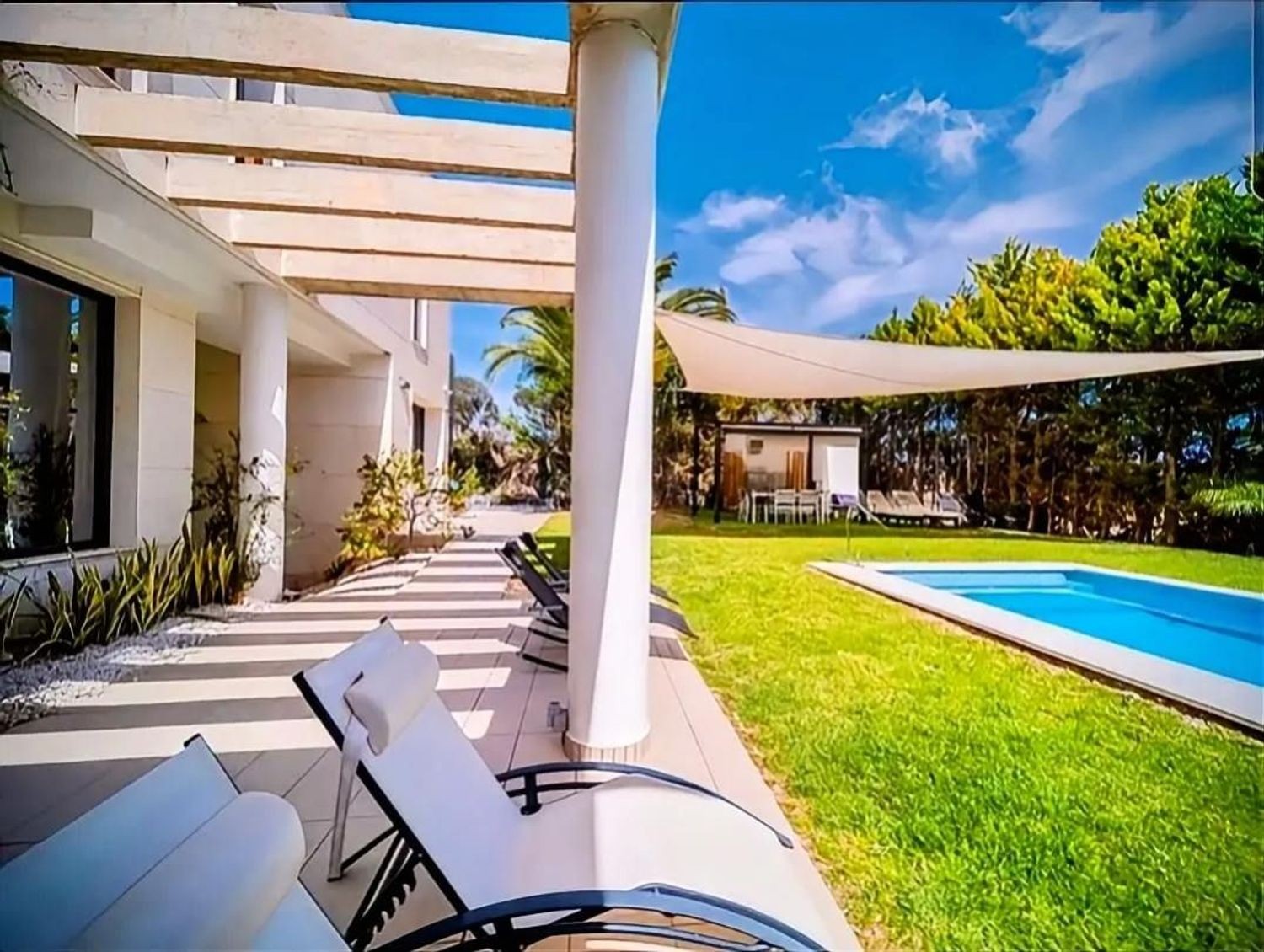 Villa in Alicante, Spain 5 bedrooms, 700 sq.m. No. 181184