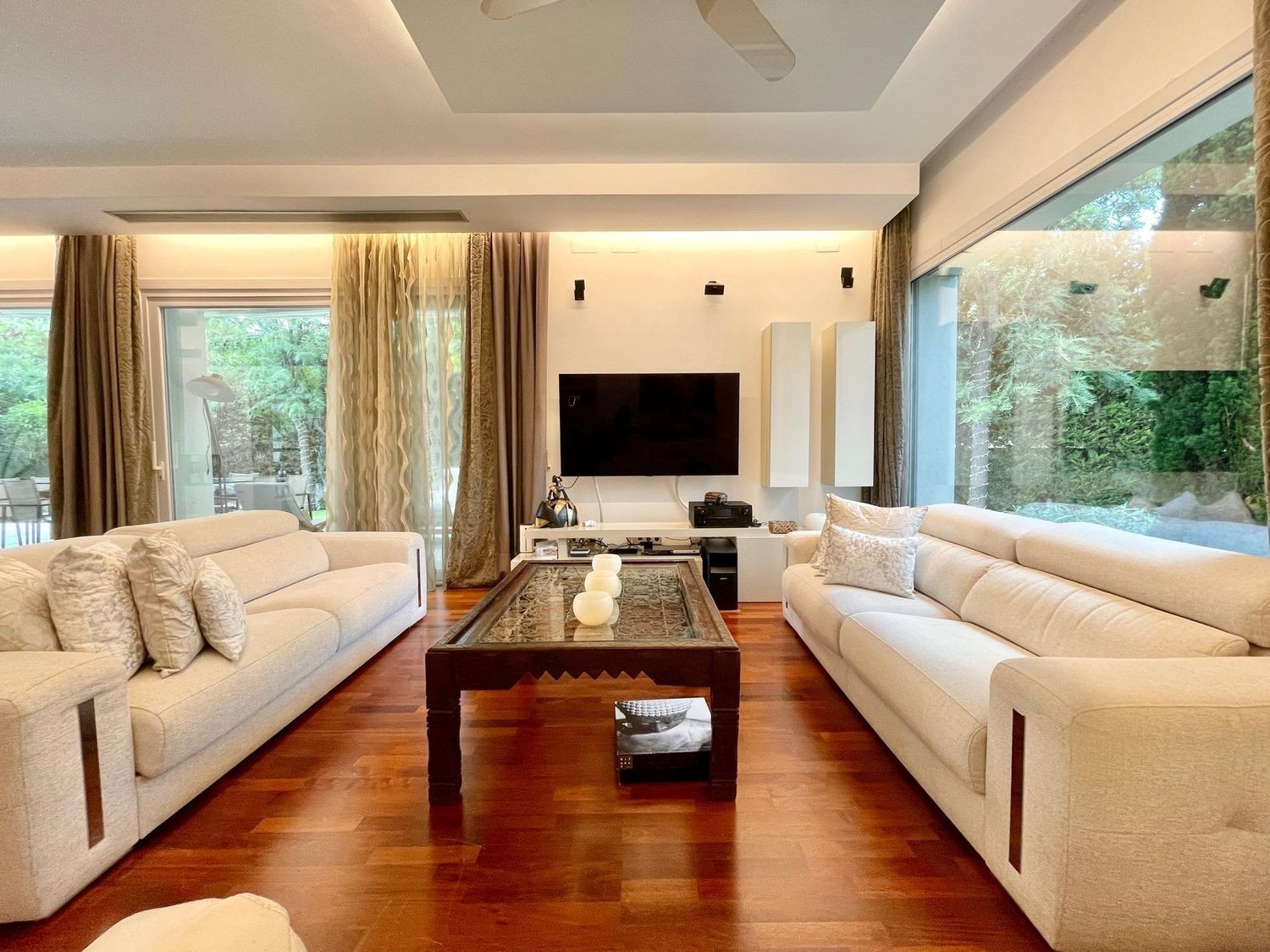 Villa in Alicante, Spain 5 bedrooms, 700 sq.m. No. 181184