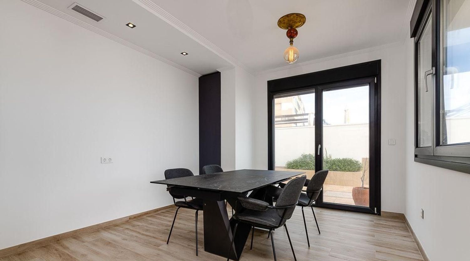 Huvila Torrevieja, Alicante, Espanja 4 makuuhuonetta, 210 m2 No. 180232