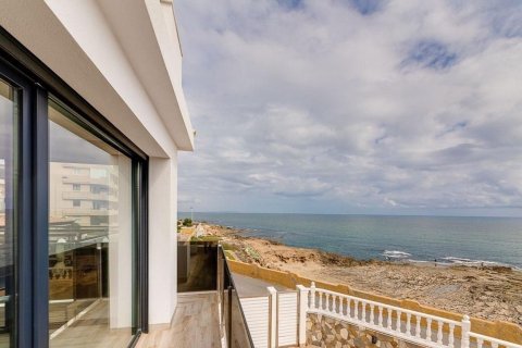 Villa a Torrevieja, Alicante, Spagna 4 camere da letto, 210 mq. N° 180232