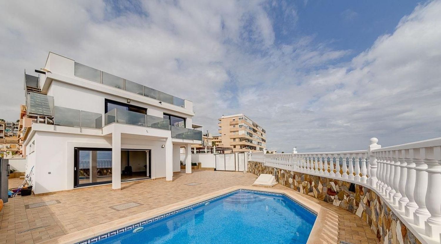 Huvila Torrevieja, Alicante, Espanja 4 makuuhuonetta, 210 m2 No. 180232