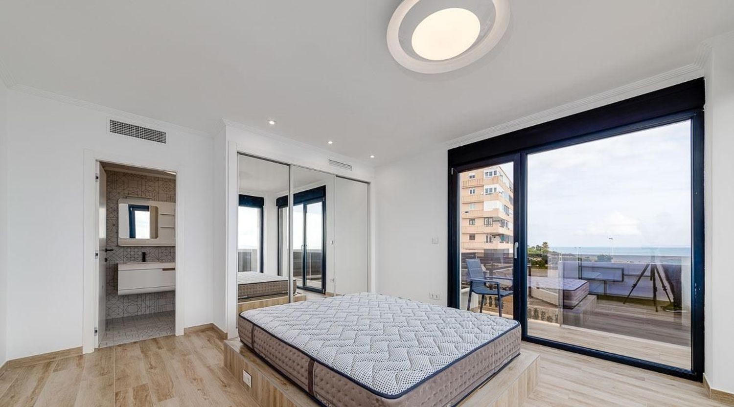 Huvila Torrevieja, Alicante, Espanja 4 makuuhuonetta, 210 m2 No. 180232