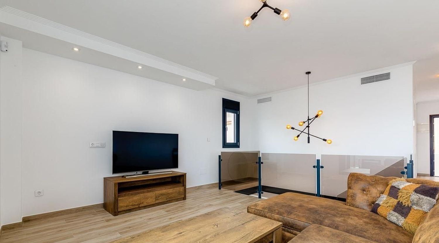 Huvila Torrevieja, Alicante, Espanja 4 makuuhuonetta, 210 m2 No. 180232
