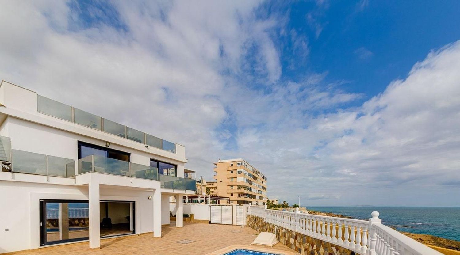 Huvila Torrevieja, Alicante, Espanja 4 makuuhuonetta, 210 m2 No. 180232