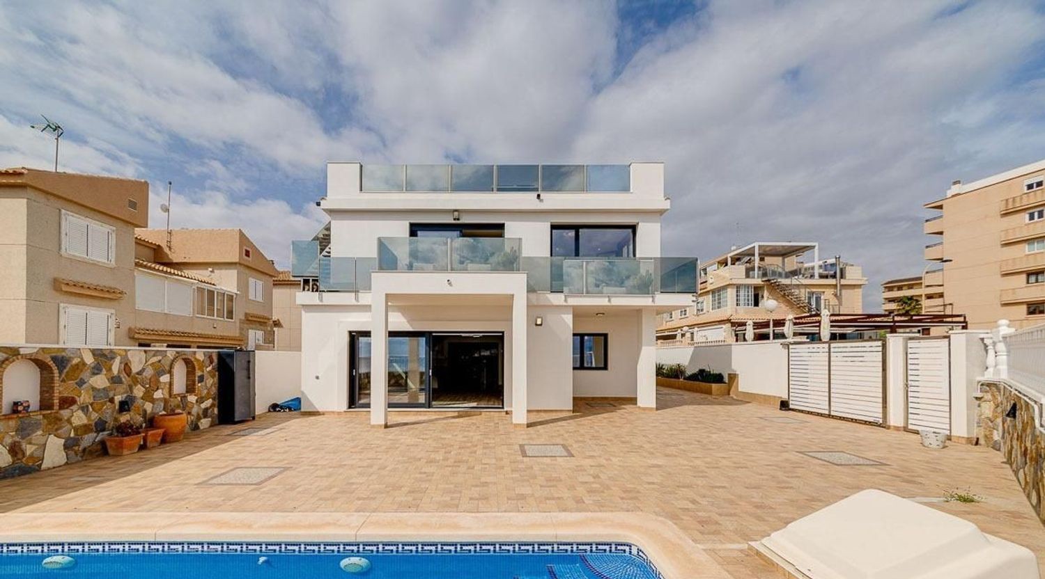 Huvila Torrevieja, Alicante, Espanja 4 makuuhuonetta, 210 m2 No. 180232