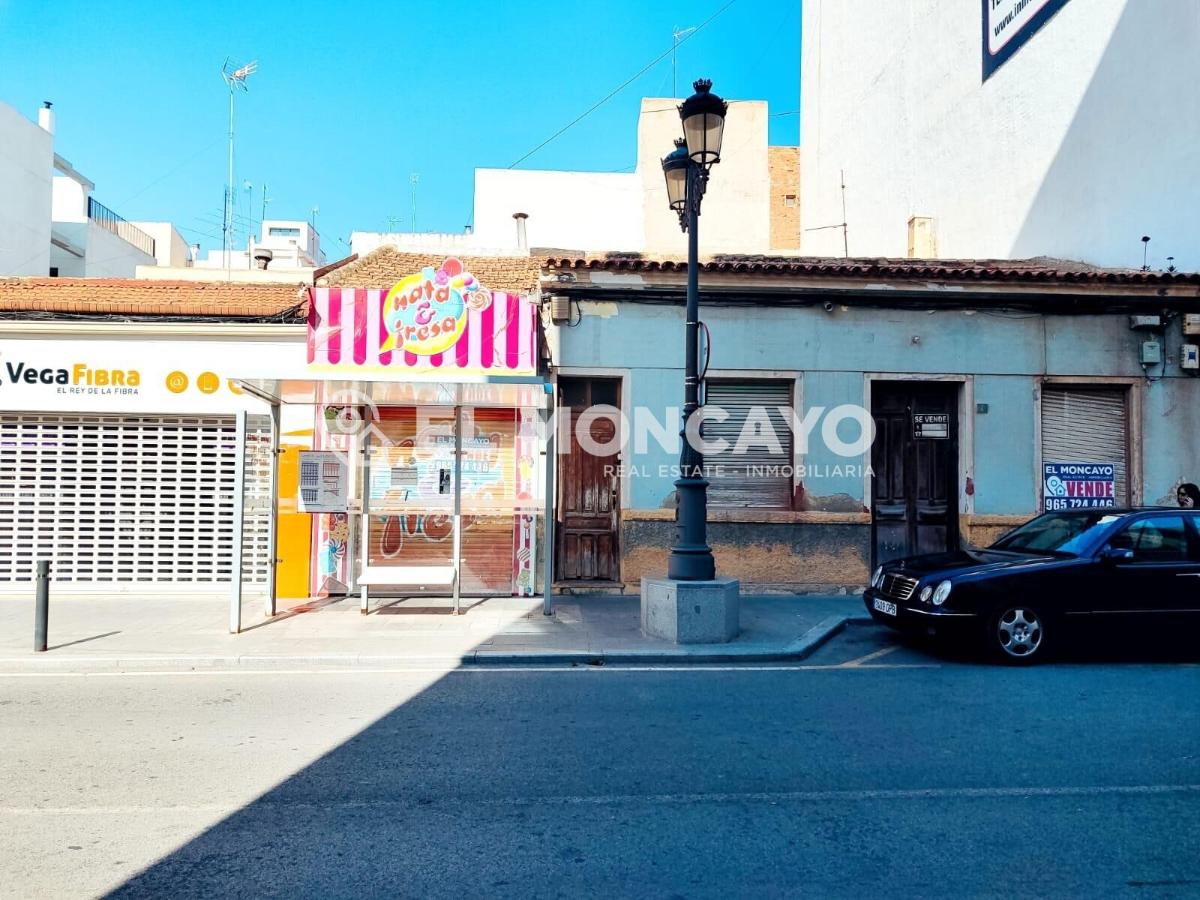 Propiedad comercial en Guardamar del Segura, Alicante, España 4 dormitorios, 52 m2 No. 183772