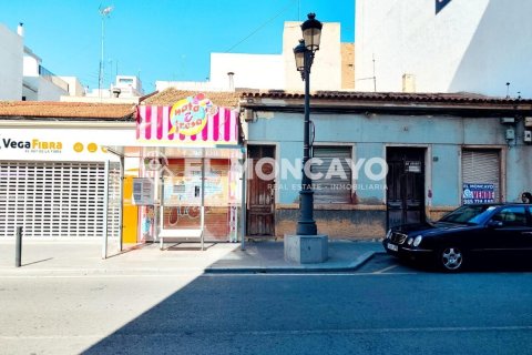 Commercial property in Guardamar del Segura, Alicante, Spain 4 bedrooms, 52 sq.m. No. 183772