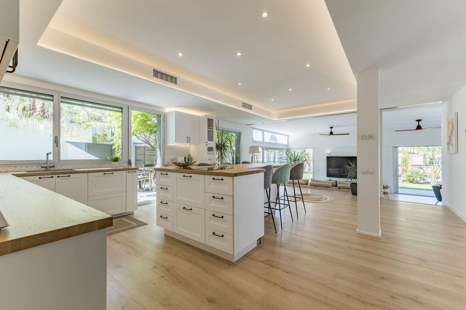 Māja Esplugues de Llobregat, Barcelona, Spānijā 5 istabas, 351 m2 Nr. 182595