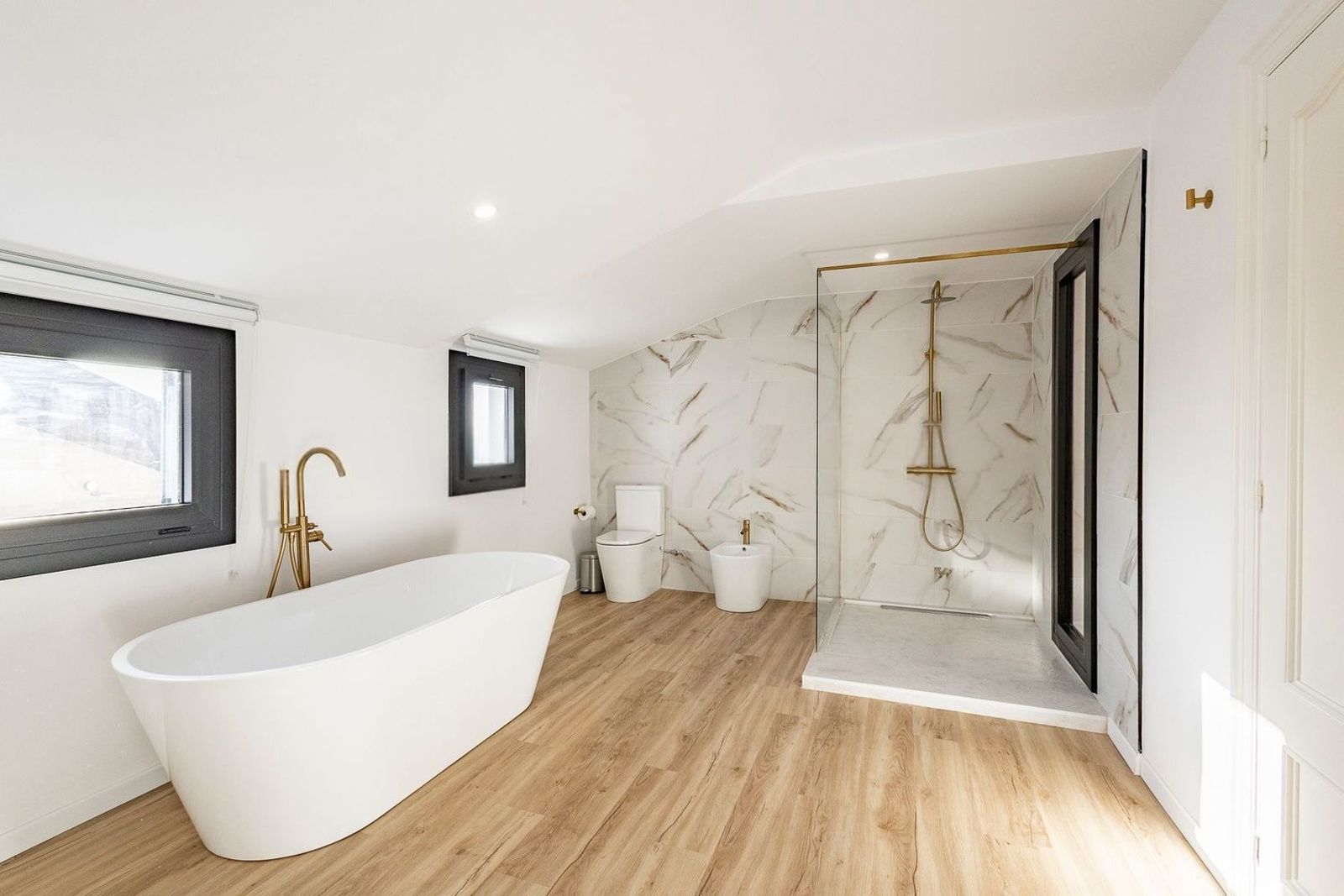 Māja Esplugues de Llobregat, Barcelona, Spānijā 7 istabas, 528 m2 Nr. 182593