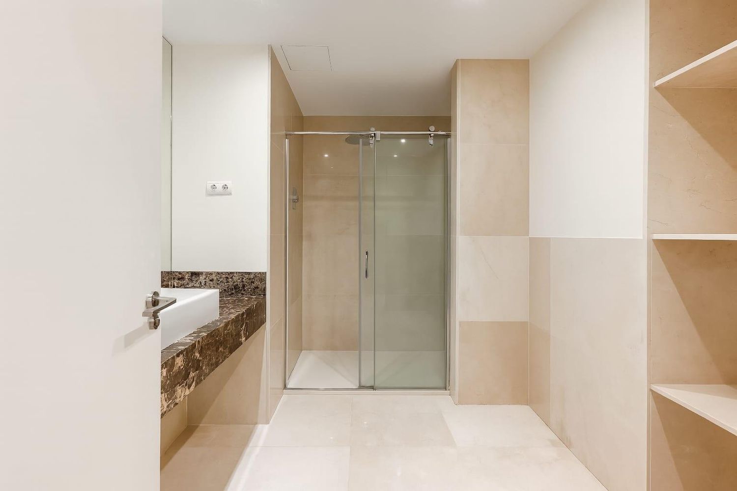 Māja Esplugues de Llobregat, Barcelona, Spānijā 5 istabas, 492 m2 Nr. 182594