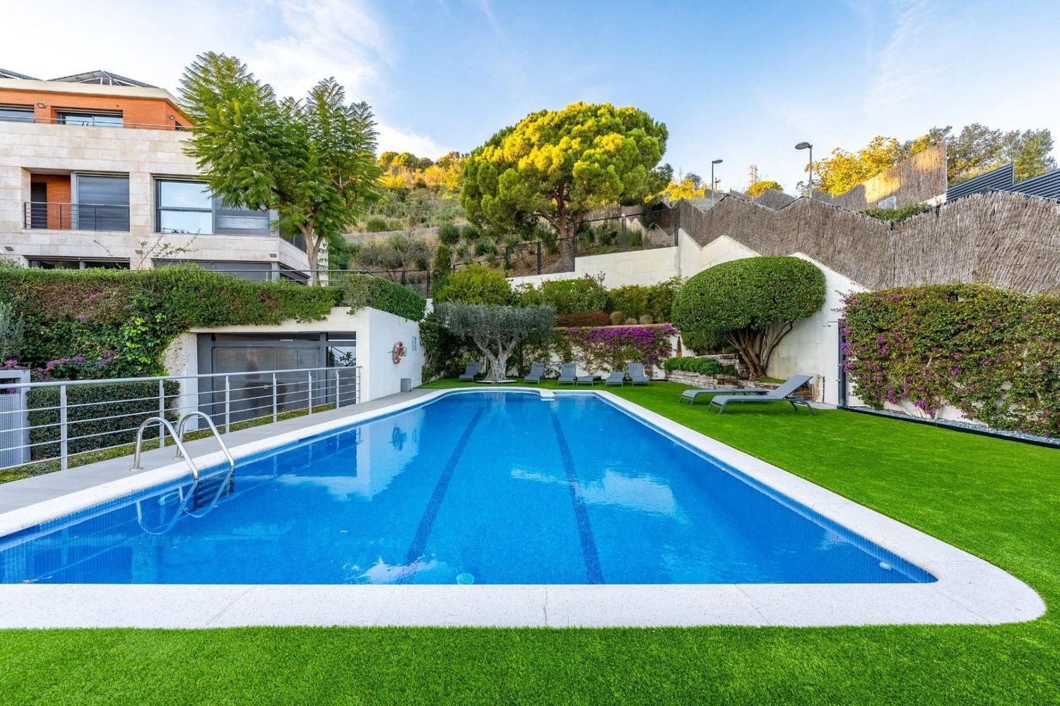 Māja Esplugues de Llobregat, Barcelona, Spānijā 5 istabas, 492 m2 Nr. 182594