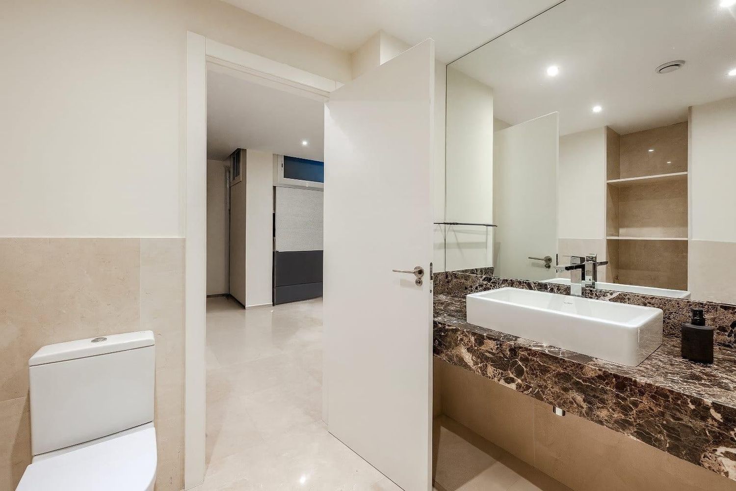 Māja Esplugues de Llobregat, Barcelona, Spānijā 5 istabas, 492 m2 Nr. 182594