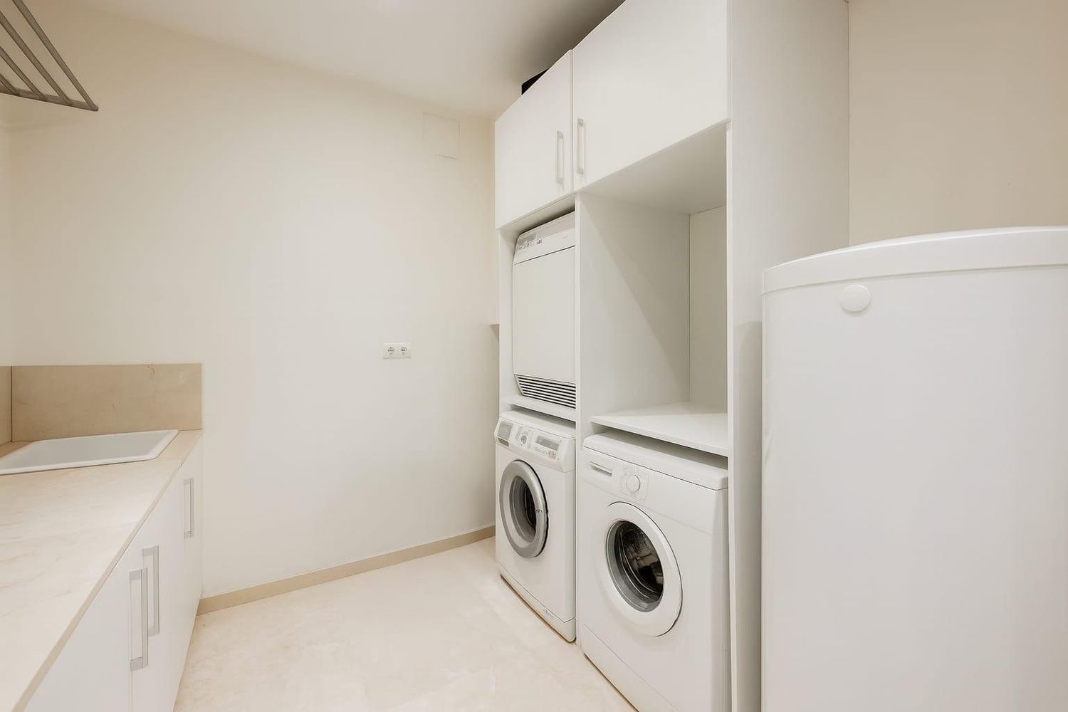 Māja Esplugues de Llobregat, Barcelona, Spānijā 5 istabas, 492 m2 Nr. 182594