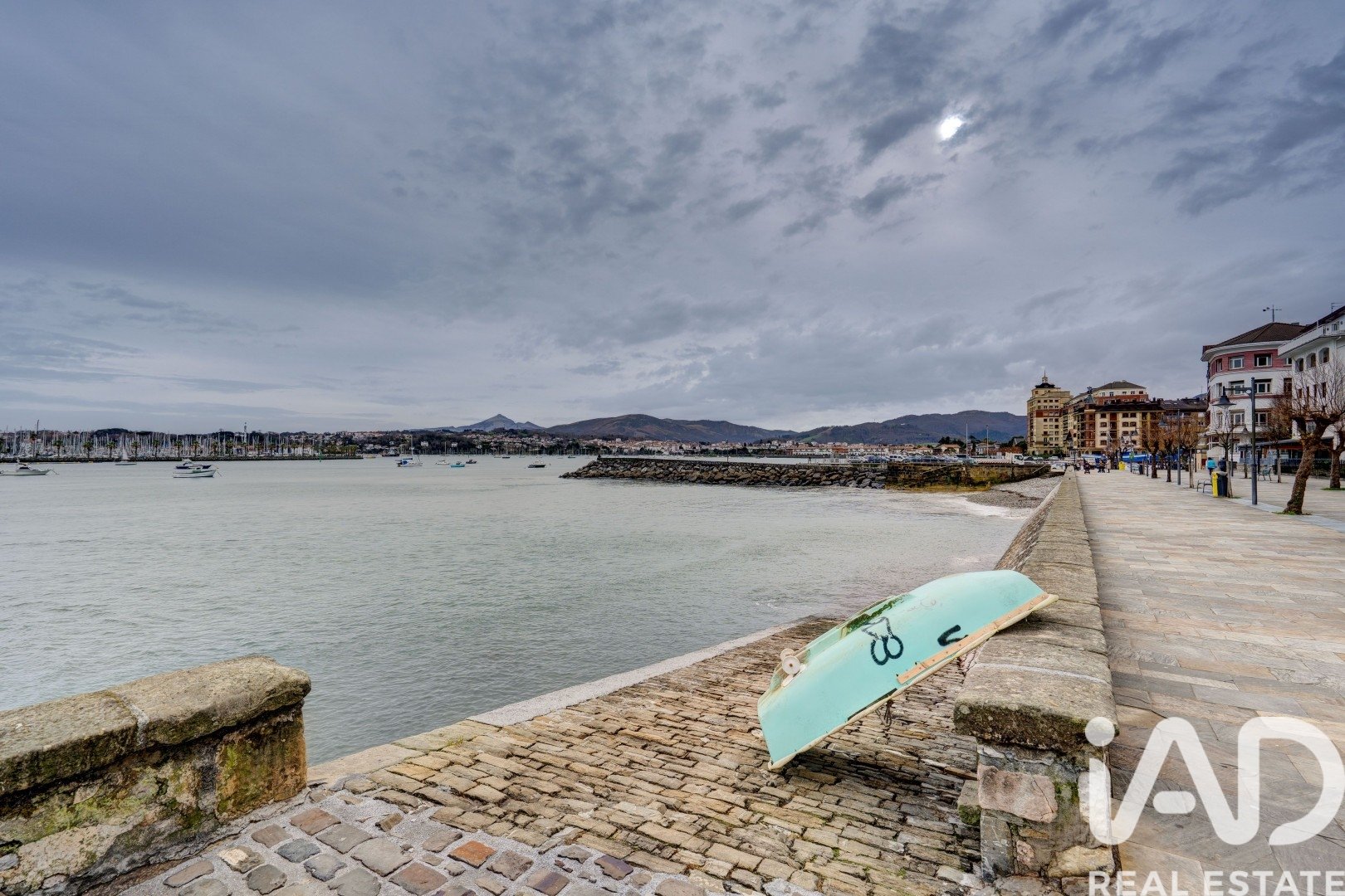 Commercial property à Hondarribia, Gipuzkoa, Espagne 1 chambre, 27 m2 No. 187808