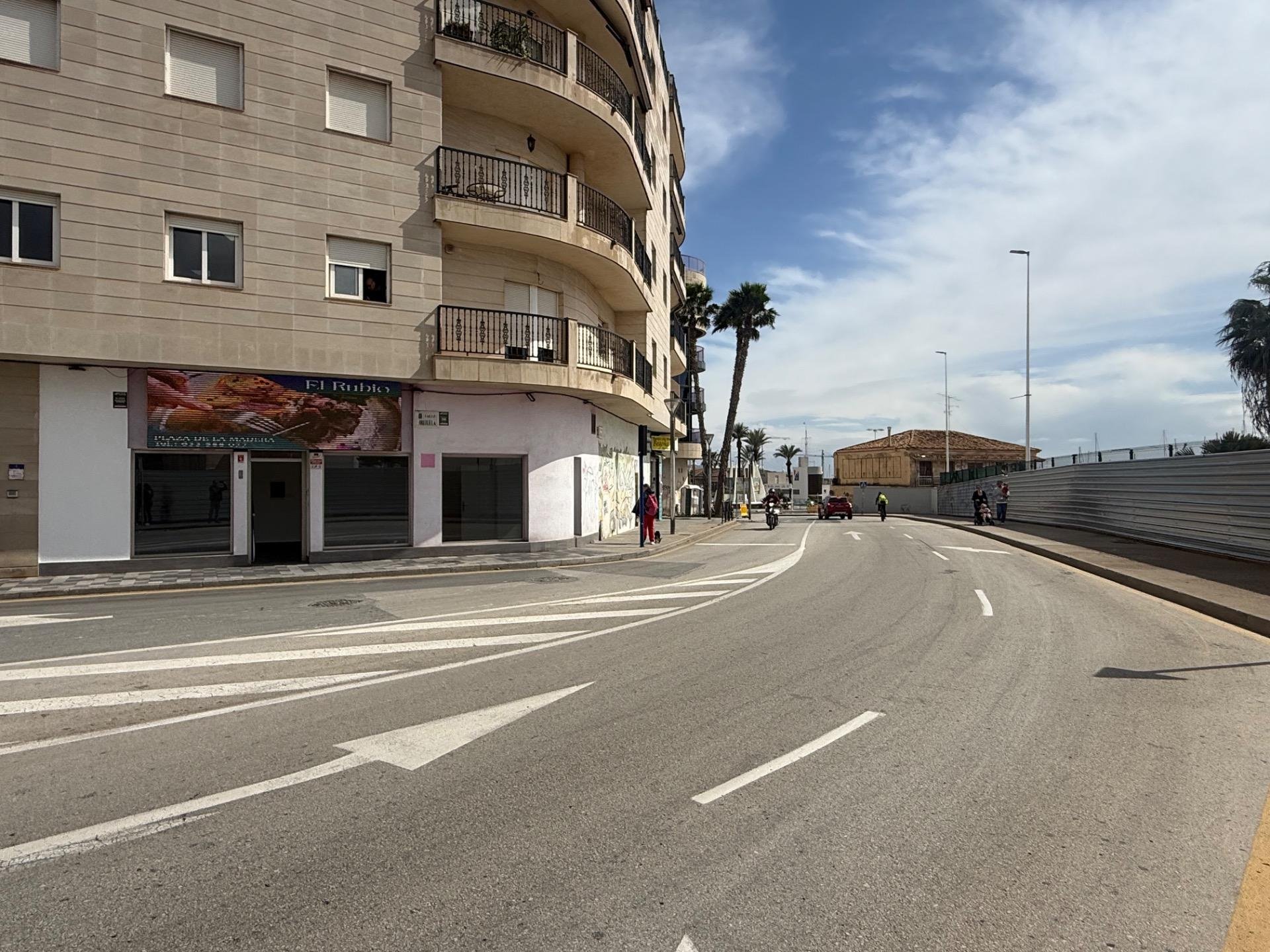 Office à Torrevieja, Alicante, Espagne 50 m2 No. 165924