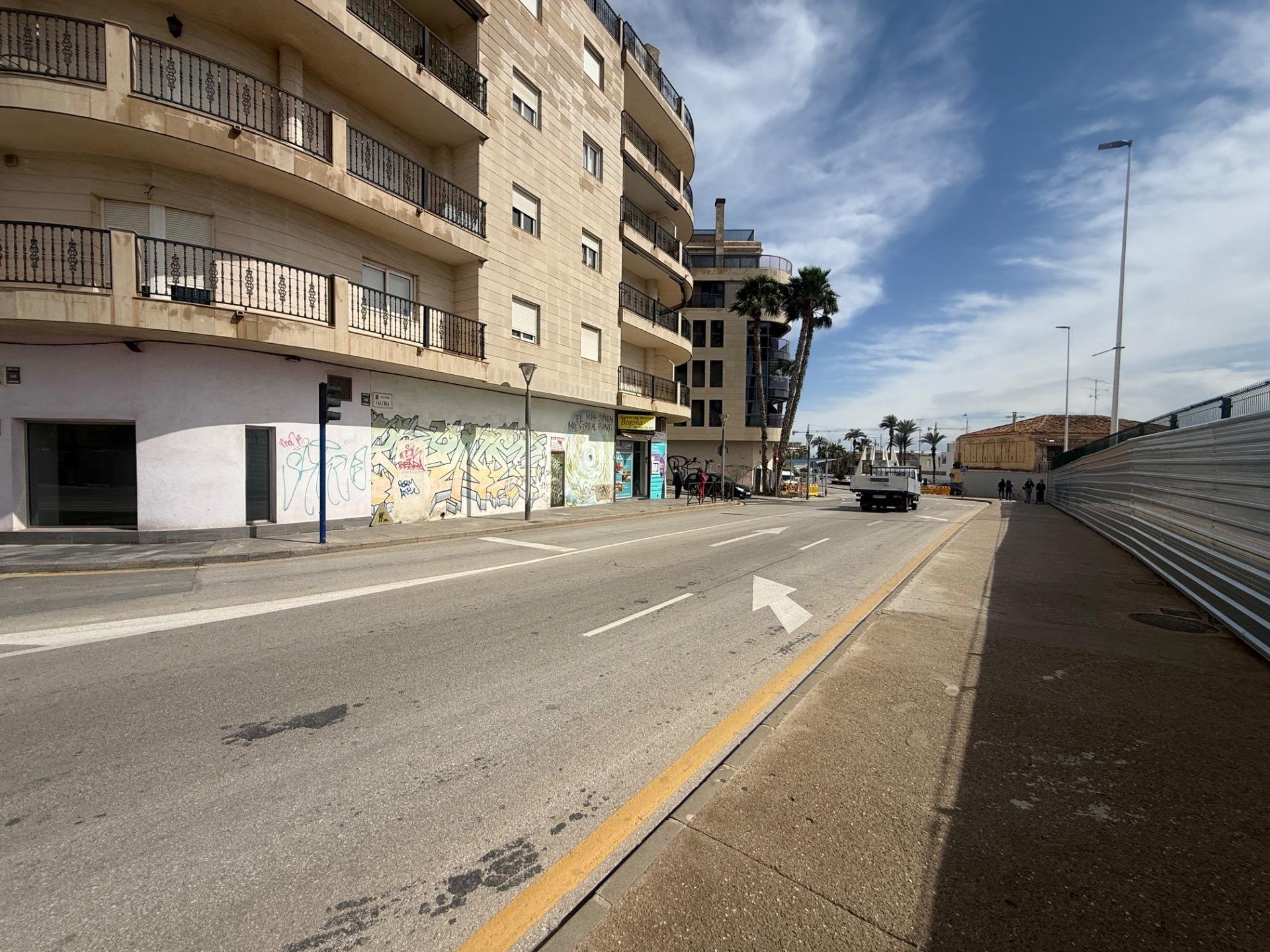Office à Torrevieja, Alicante, Espagne 50 m2 No. 165924