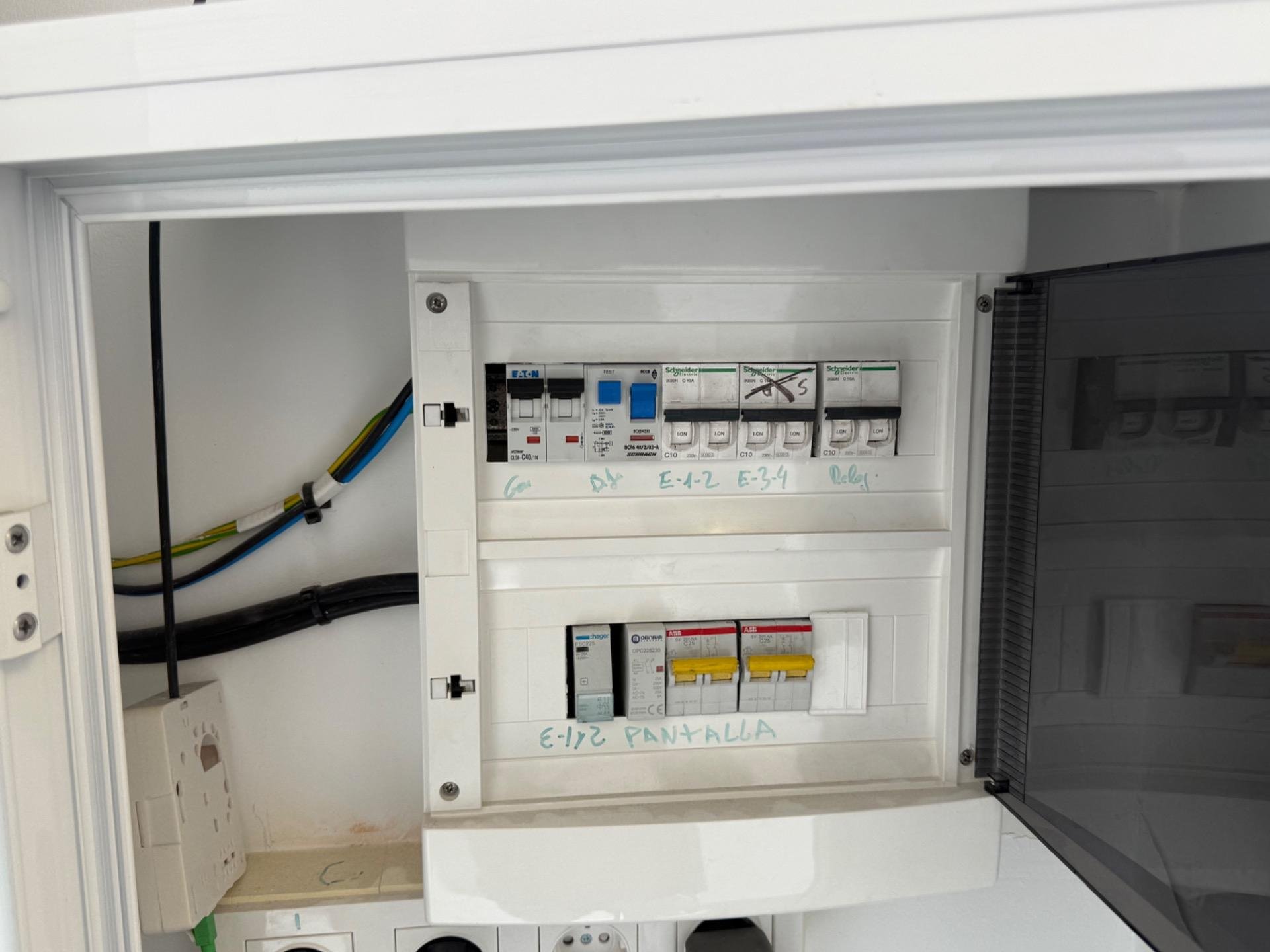 Office à Torrevieja, Alicante, Espagne 50 m2 No. 165924