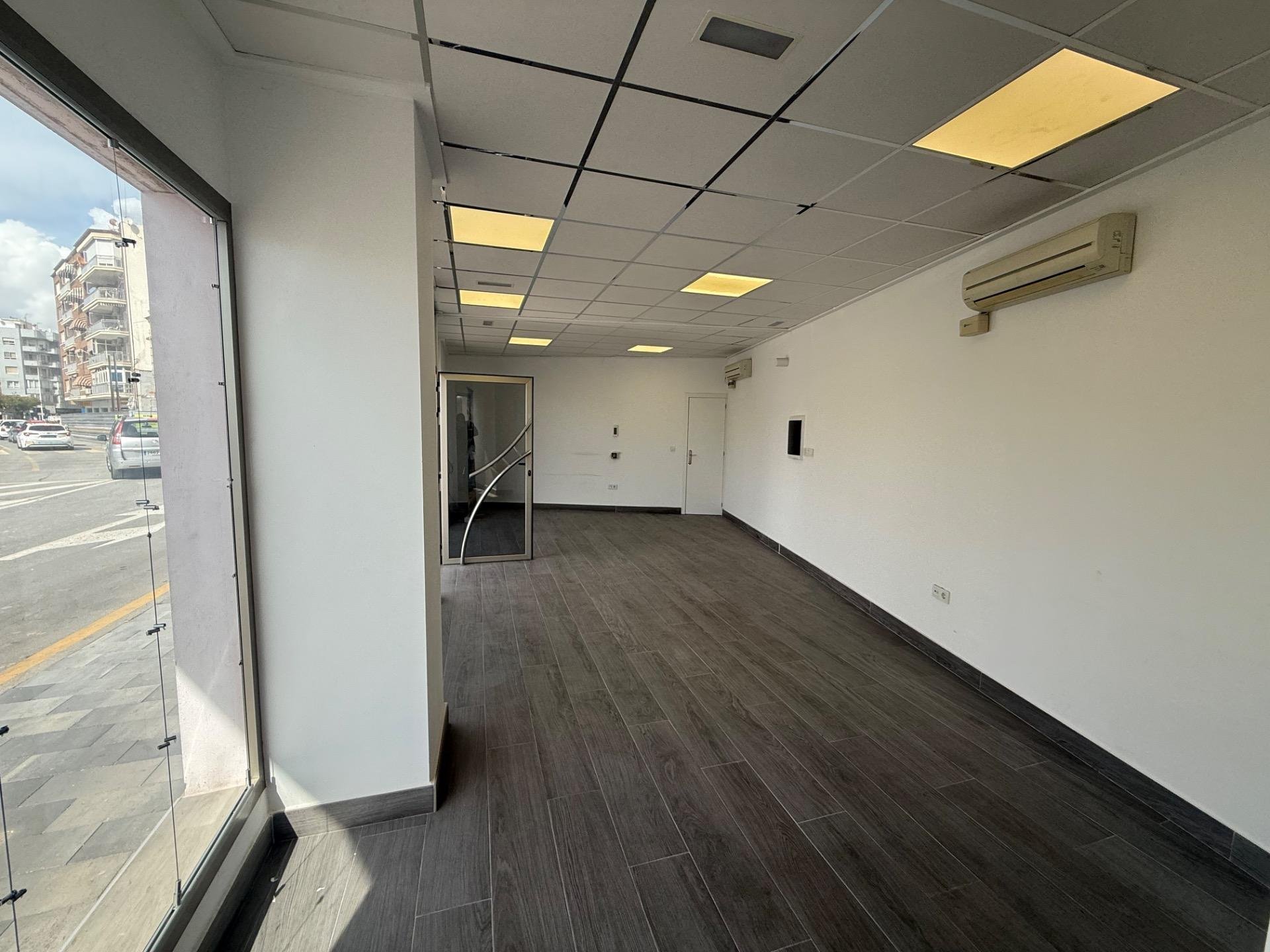 Office à Torrevieja, Alicante, Espagne 50 m2 No. 165924