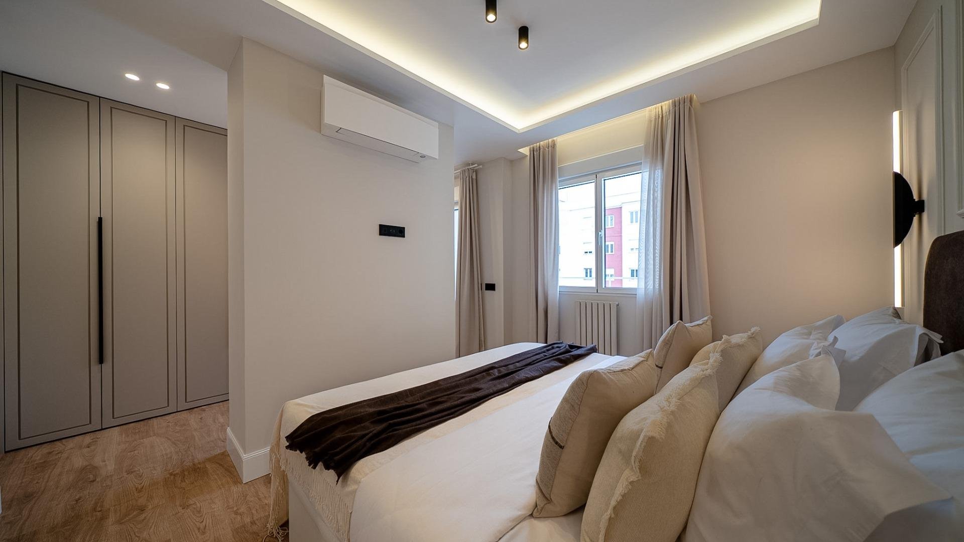 Apartment in Madrid, Spain 3 bedrooms, 120 sq.m. No. 165923