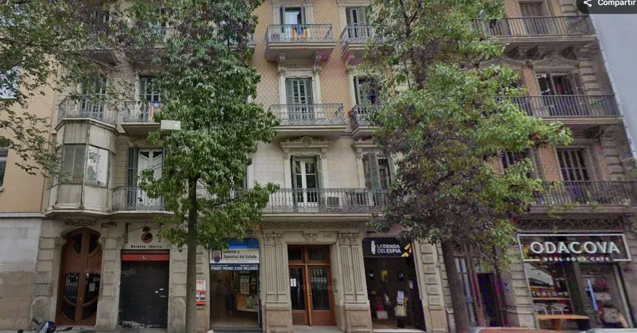 Commercial property à Barcelona, Espagne 157 m2 No. 166990