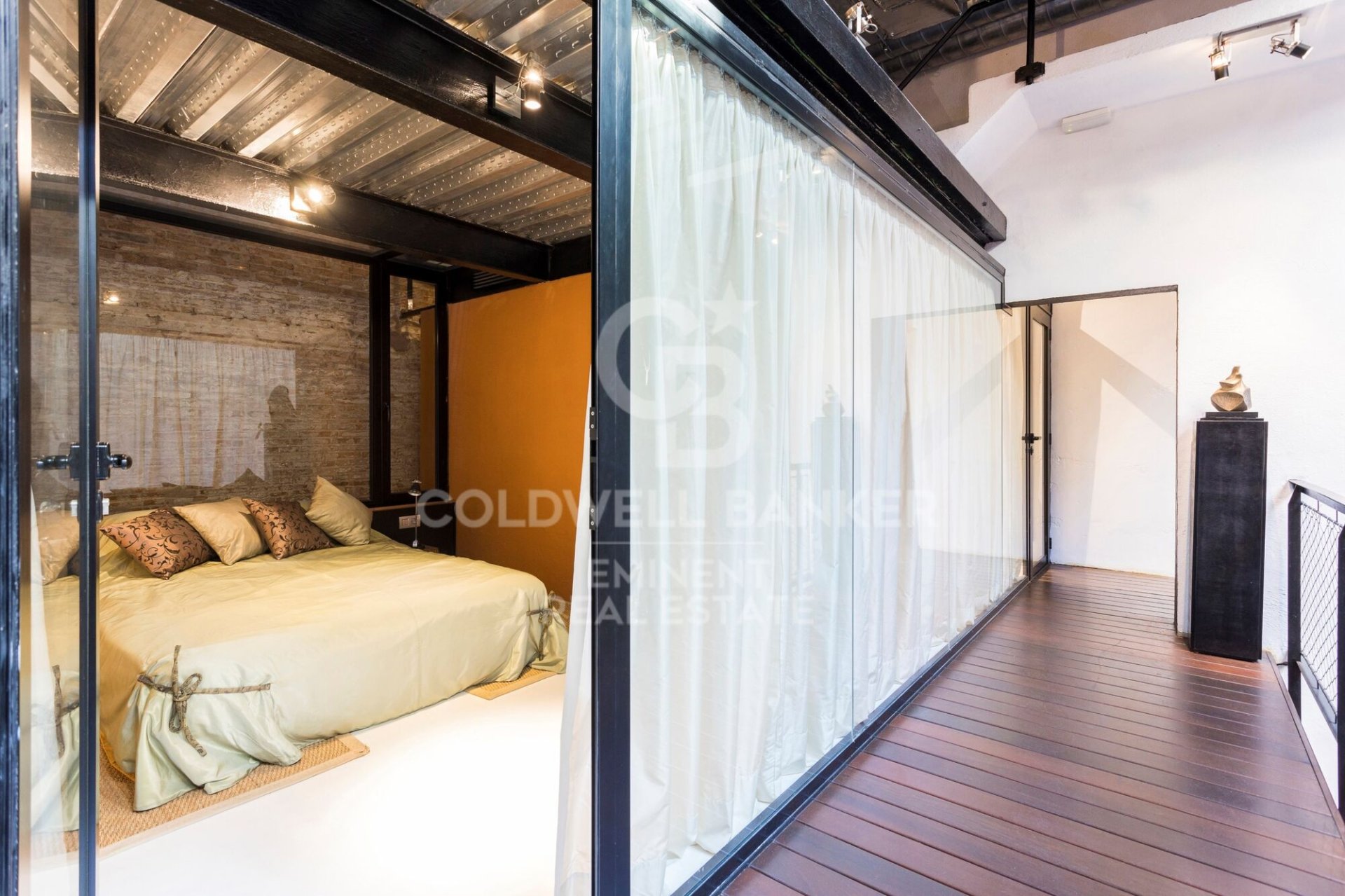 Talo Barcelona, Espanja 1400 m2 No. 179191