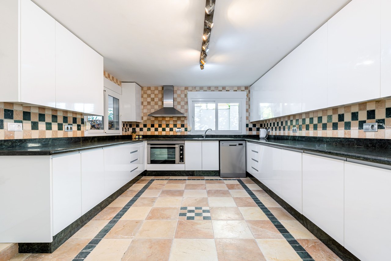 Villa in Dehesa De Campoamor, Alicante, Spain 7 bedrooms, 512 sq.m. No. 155589
