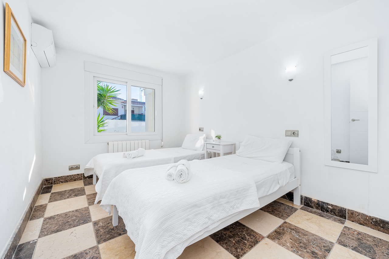 Villa in Dehesa De Campoamor, Alicante, Spain 7 bedrooms, 512 sq.m. No. 155589
