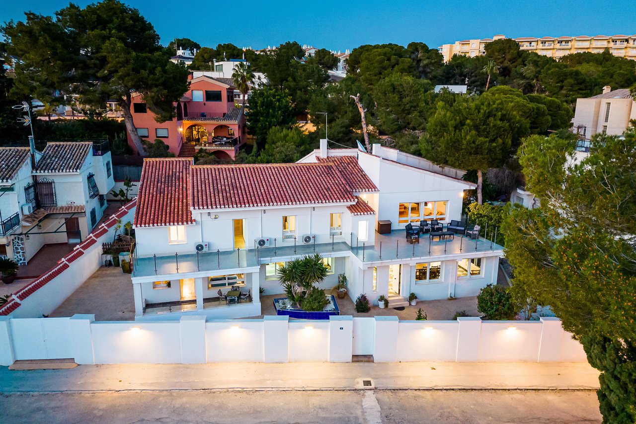 Villa in Dehesa De Campoamor, Alicante, Spain 7 bedrooms, 512 sq.m. No. 155589