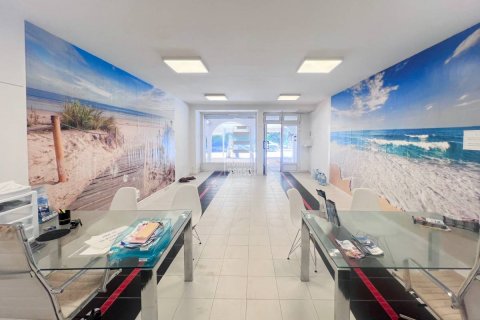 Commercial property in Es Mercadal, Menorca, Spain 51 sq.m. No. 183210