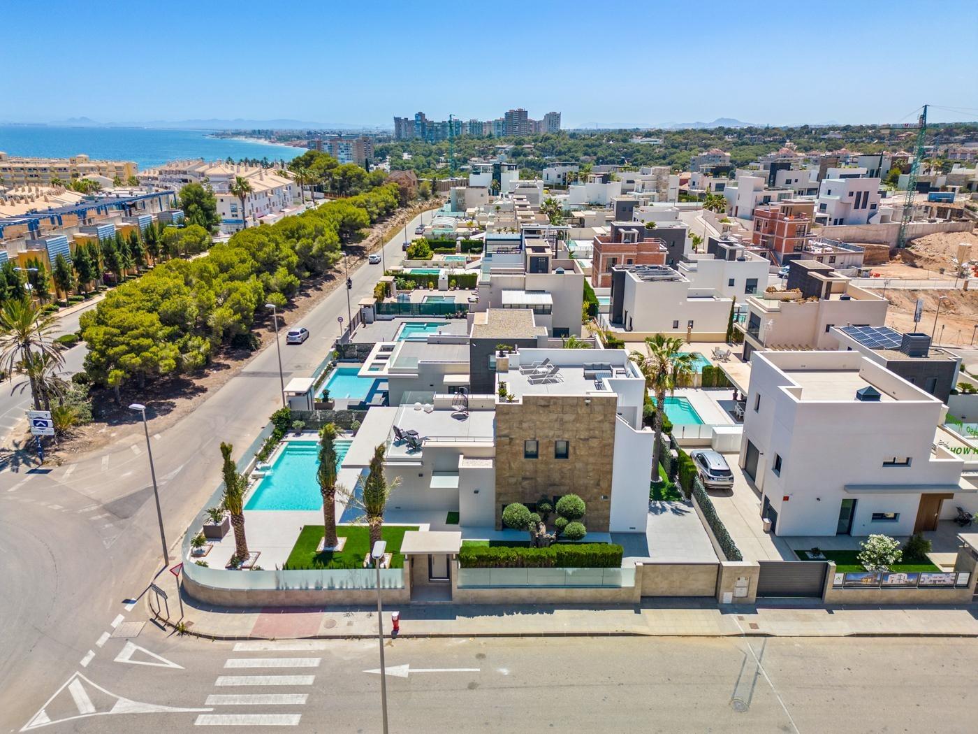 Villa i Campoamor, Alicante, Spanien 4 sovrum, 322 kvm. Nr. 165495