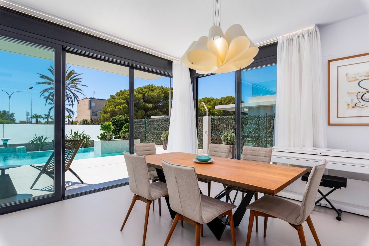 Villa i Campoamor, Alicante, Spanien 4 sovrum, 322 kvm. Nr. 165495