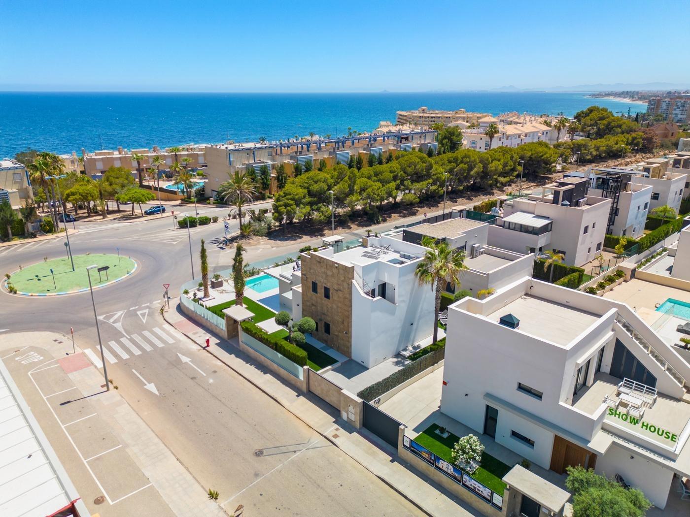 Villa i Campoamor, Alicante, Spanien 4 sovrum, 322 kvm. Nr. 165495