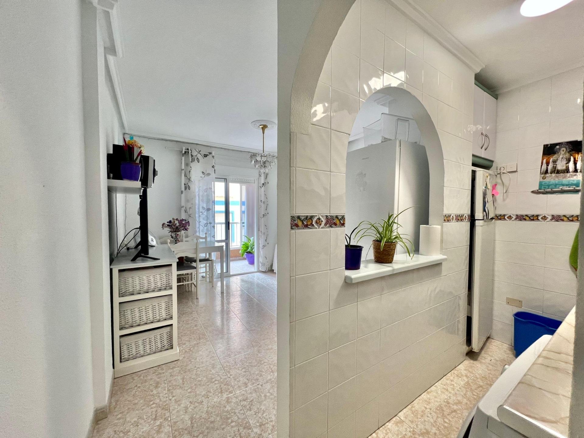 Apartamento en Torrevieja, Alicante, España 1 dormitorio, 63 m2 No. 196655