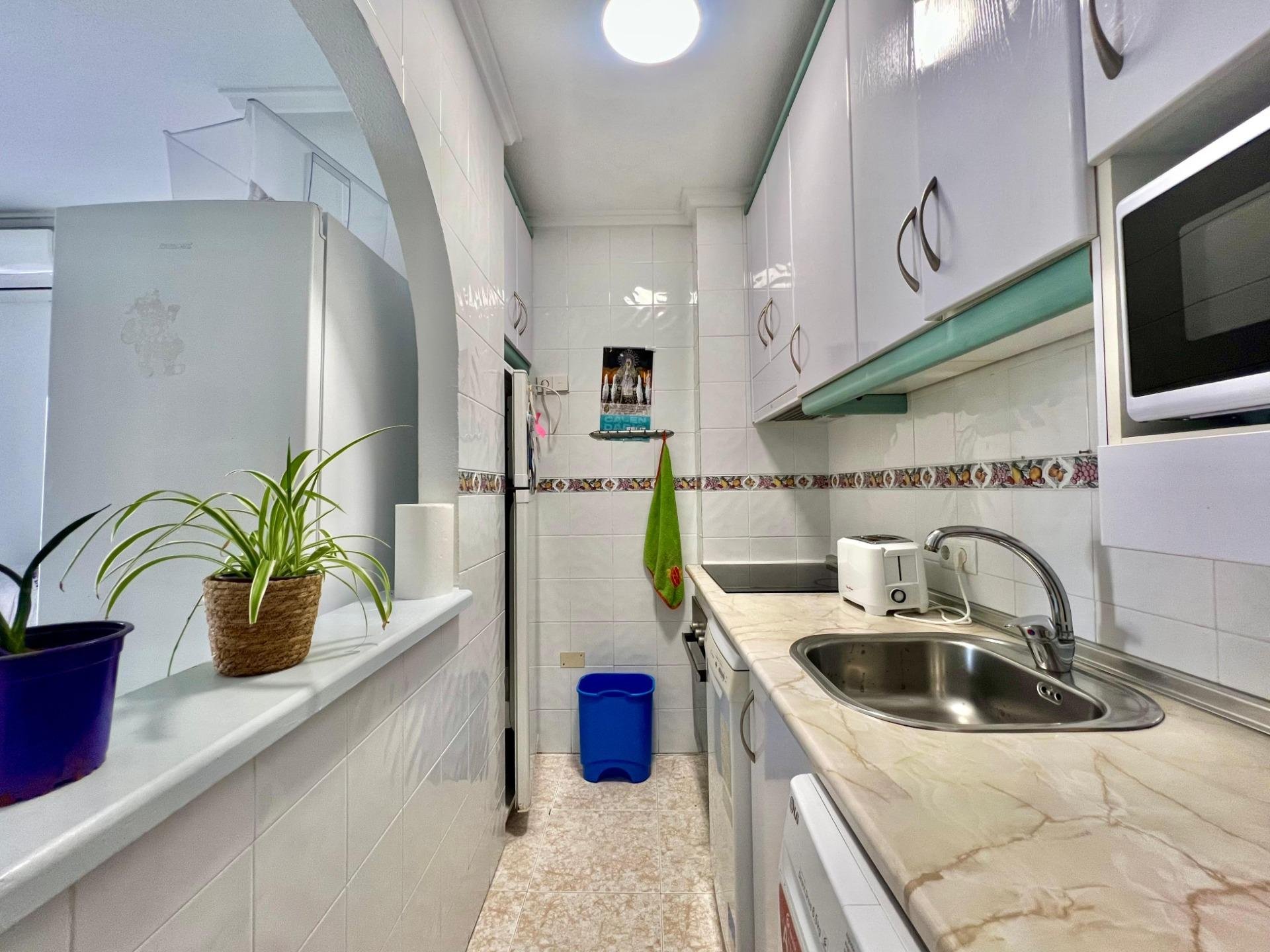 Apartamento en Torrevieja, Alicante, España 1 dormitorio, 63 m2 No. 196655