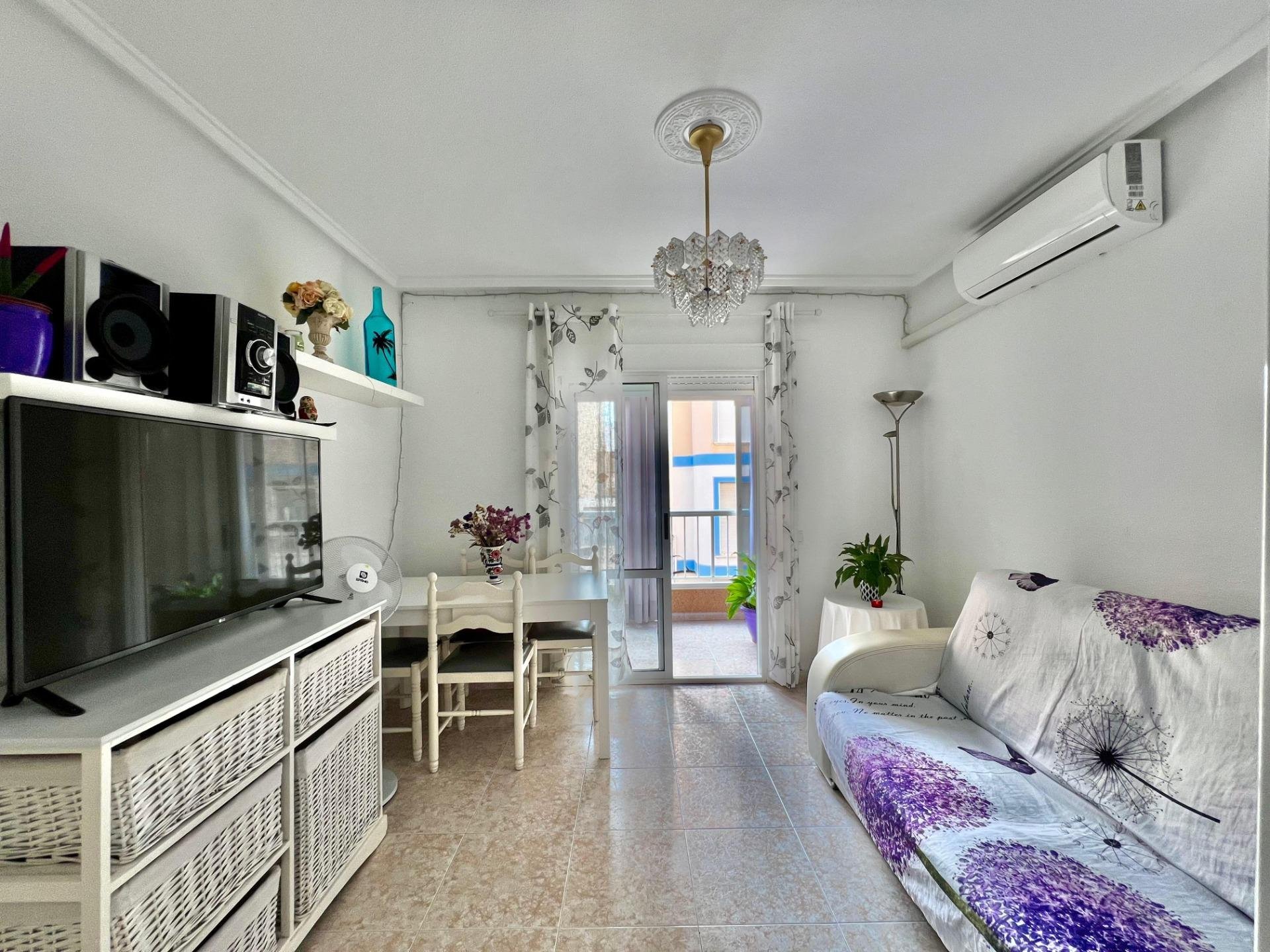 Apartamento en Torrevieja, Alicante, España 1 dormitorio, 63 m2 No. 196655