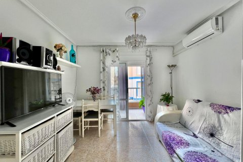 Apartamento en Torrevieja, Alicante, España 1 dormitorio, 63 m2 No. 196655