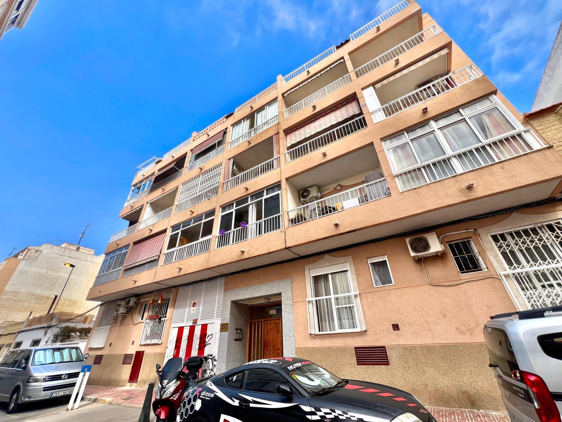Apartamento en Torrevieja, Alicante, España 1 dormitorio, 63 m2 No. 196655