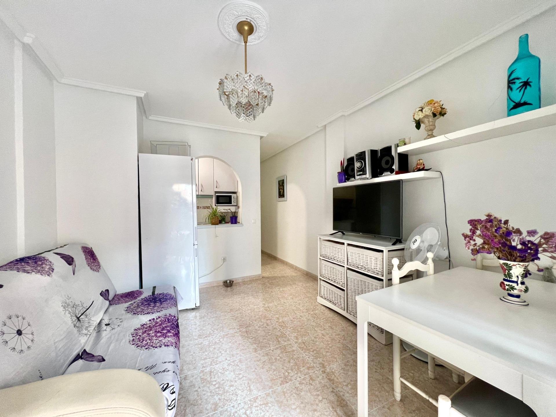 Apartamento en Torrevieja, Alicante, España 1 dormitorio, 63 m2 No. 196655
