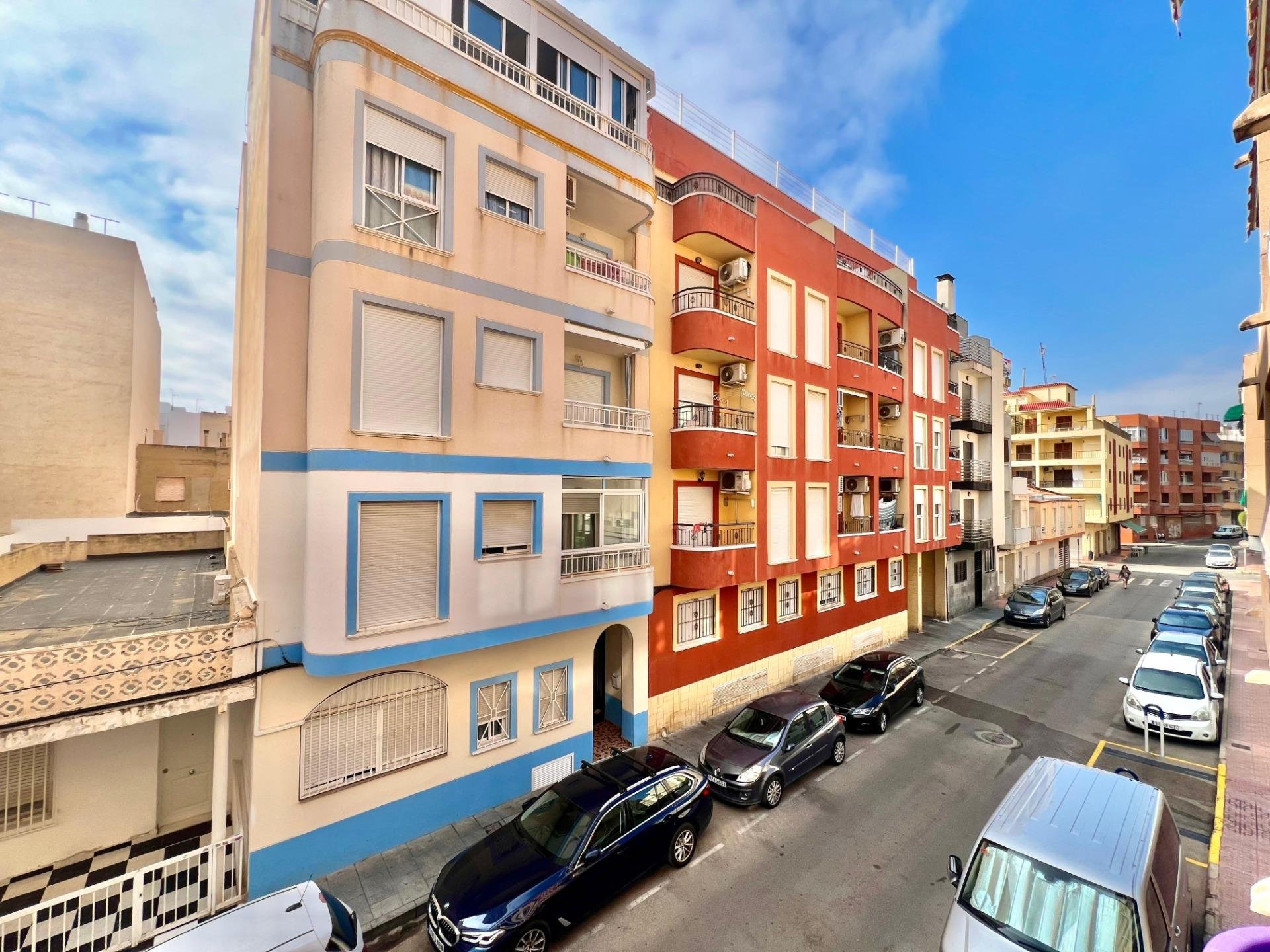 Apartamento en Torrevieja, Alicante, España 1 dormitorio, 63 m2 No. 196655